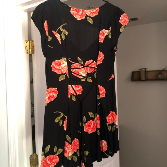 Black floral romper - Picture 2 of 2